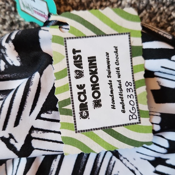 Circle Waist Monokini Crochet Detail One Piece Swimsuit - Picture 4 of 7